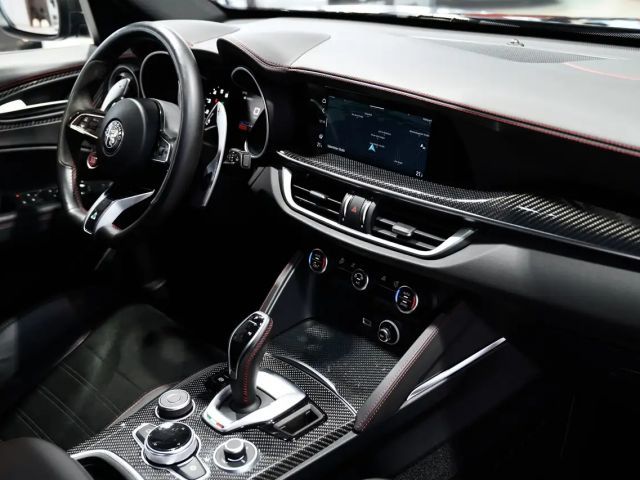 Alfa Romeo Stelvio Carbon Q4 Quadrifoglio