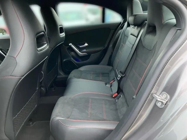 Mercedes-Benz CLA 200 AMG Line Coupé