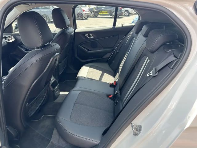 BMW 118 Sedan Sport Line