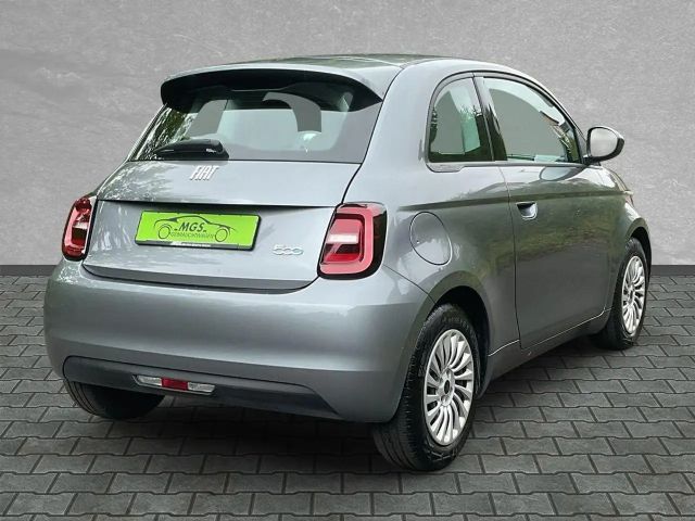 Fiat 500e Action