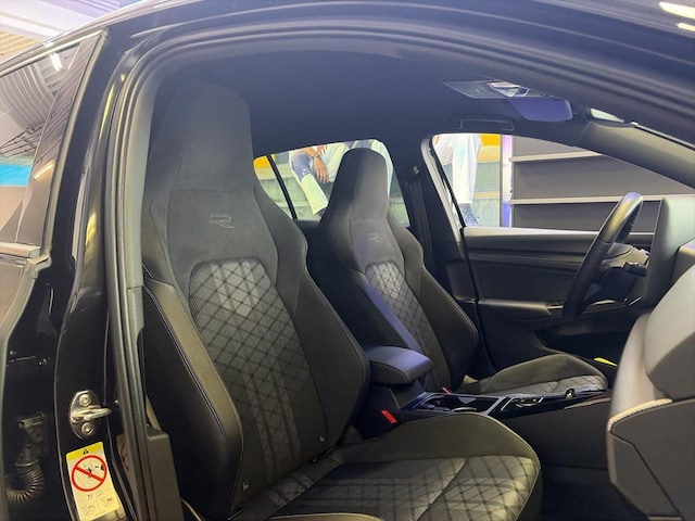 Volkswagen Golf 1.5 eTSI R-Line