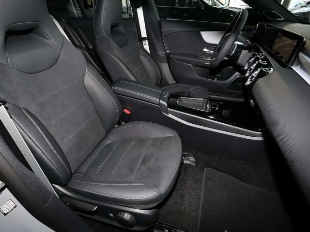 Mercedes-Benz CLA 200 AMG Line Coupé