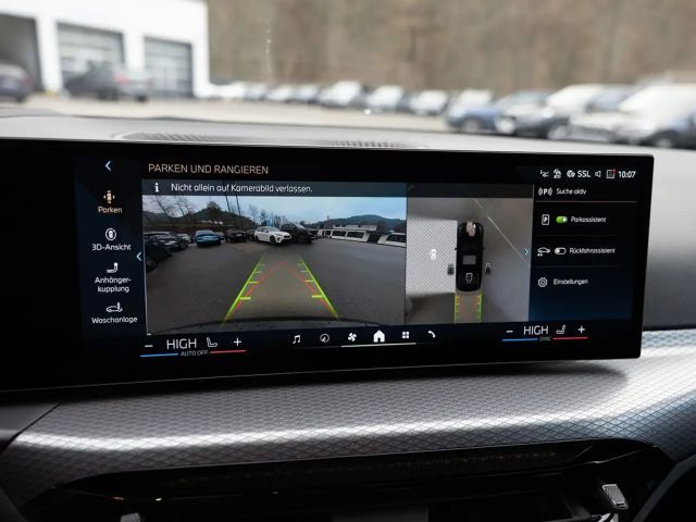 BMW 320 320i M-Sport Sedan