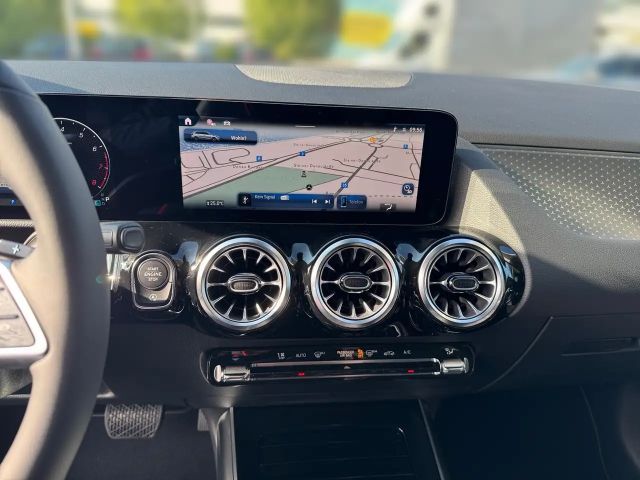 Mercedes-Benz B 180 Sedan