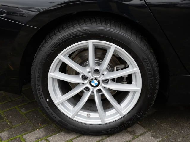 BMW 320 320i M-Sport Sedan xDrive