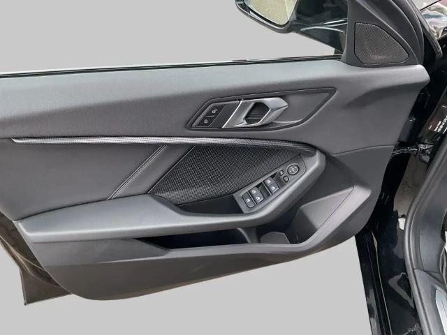 BMW 118 118i Sedan Sport Line