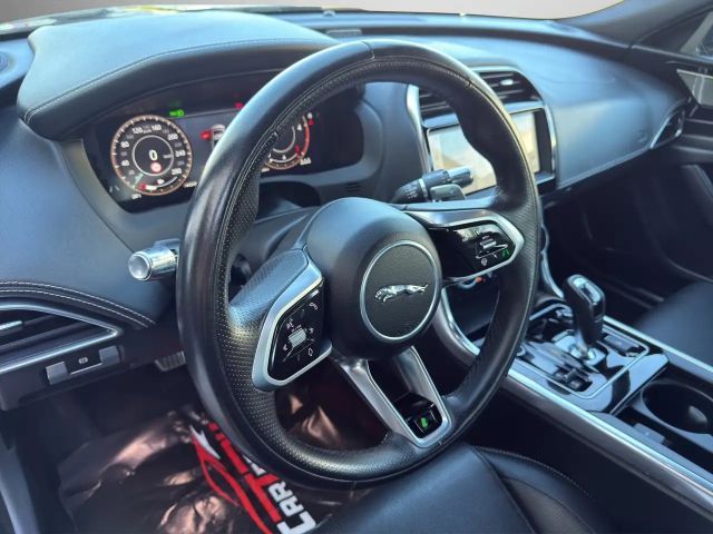 Jaguar XE AWD D200 R-Dynamic S