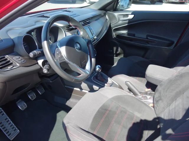 Alfa Romeo Giulietta Sprint  Bose/"6,5" Radio Nav/Bluetooth/DAB/PDC