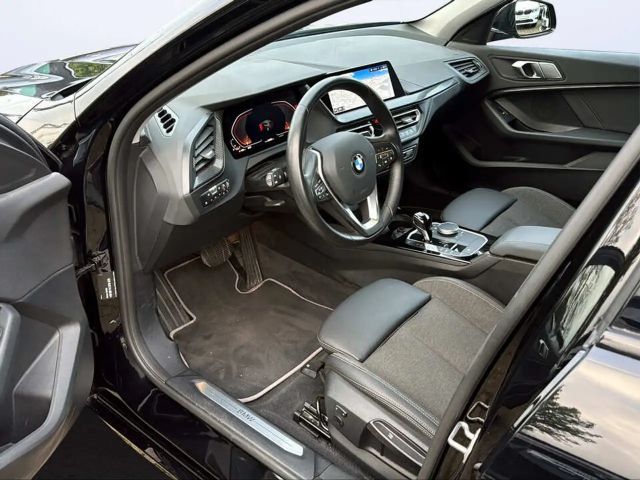 BMW 118 118i Sedan Sport Line