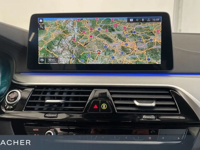 BMW 520 520i Luxury Line Sedan