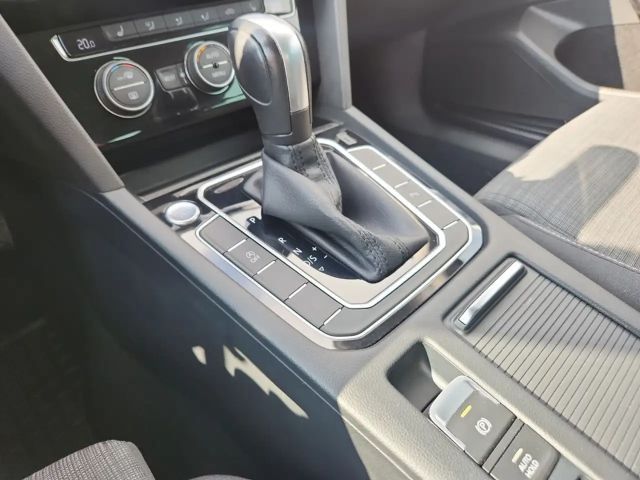 Volkswagen Passat 1.5 TSI BMT Business