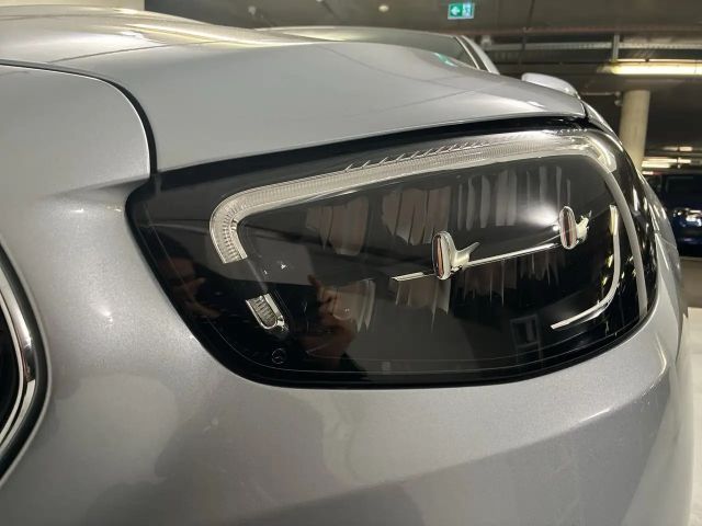 Mercedes-Benz E 220 E 220 d Sedan