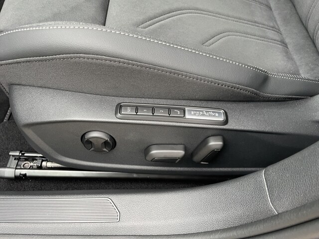 Volkswagen Golf 1.5 eTSI