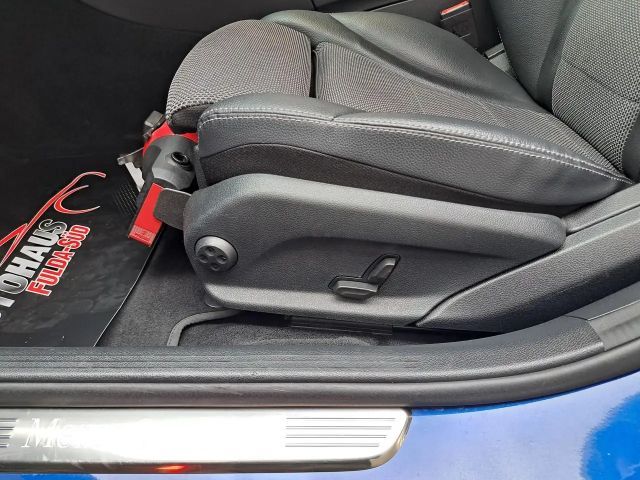 Mercedes-Benz C 300 C 300 e Sedan