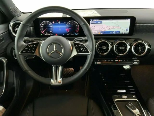 Mercedes-Benz A 180 W-Paket KAM PDC SpurH LM Navi AUT KlimaA