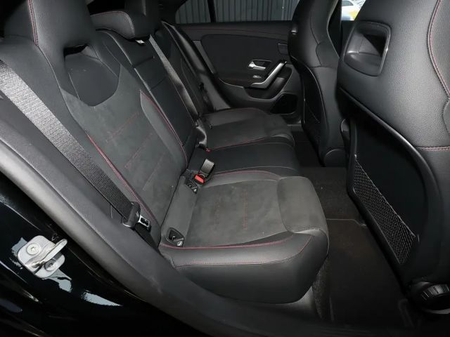 Mercedes-Benz CLA 200 AMG Line Coupé