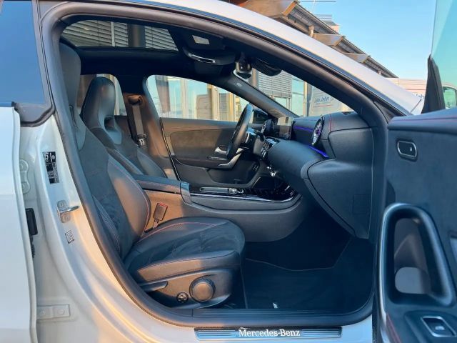 Mercedes-Benz CLA 200 AMG Line