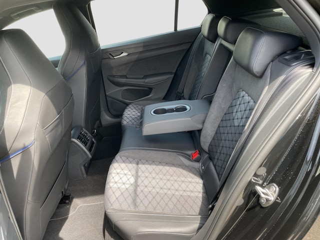 Volkswagen Golf 1.5 eTSI DSG R-Line