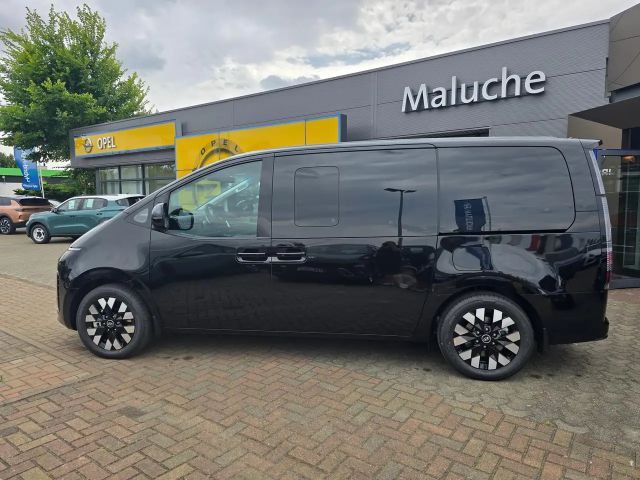 Hyundai Staria Signature