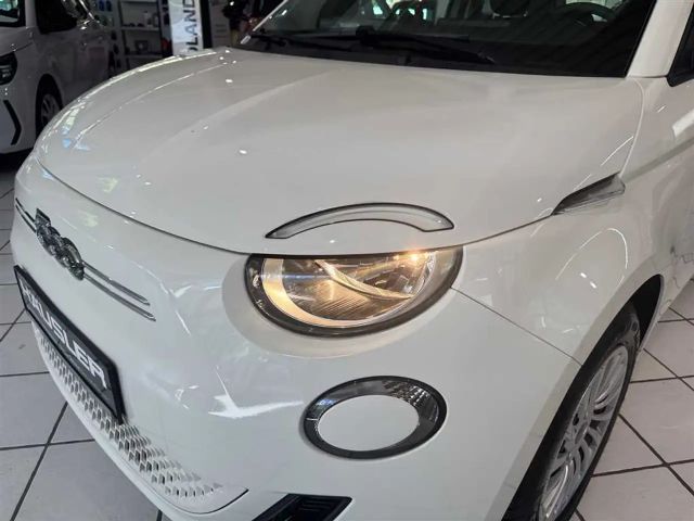 Fiat 500 42kWh Klimaautomatik CarPlay Spurhalteassistent