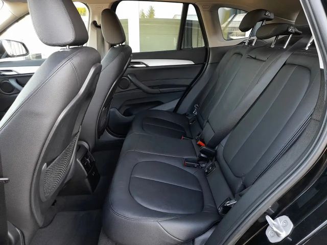 BMW X1 4x4 PHEV Aut. *VOLL LED / NAVI / KAMERA / HEAD-...