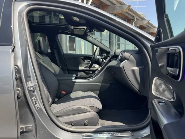 Mercedes-Benz C 300 4MATIC AVANTGARDE Sedan