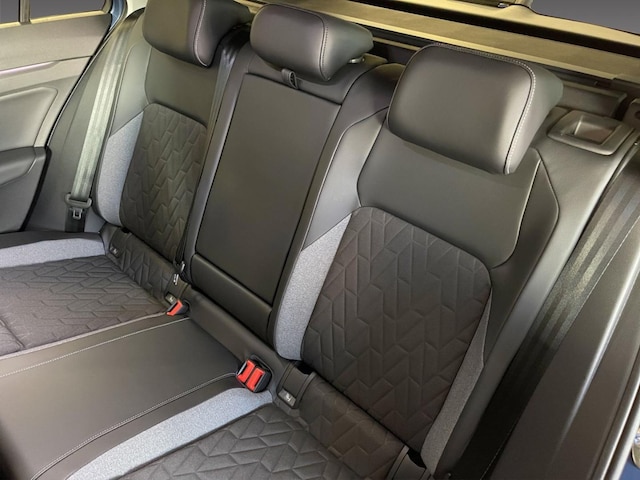 Volkswagen Golf 1.5 eTSI DSG Variant