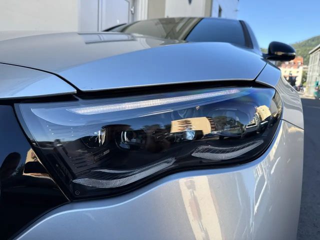 Mercedes-Benz E 200 4MATIC Sedan