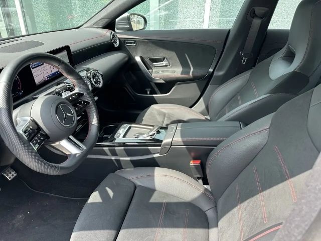 Mercedes-Benz CLA 200 AMG Line Coupé