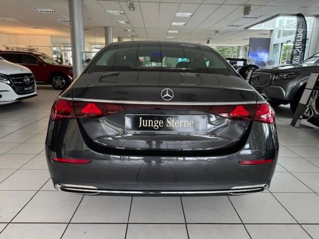 Mercedes-Benz E 220 AVANTGARDE E 220 d Sedan