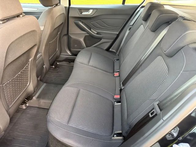 Ford Focus Cool & Connect Wagon