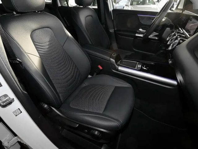 Mercedes-Benz GLA 180 PANO+KAMERA+KEYLESS+DISTRONIC+TOTWINKEL