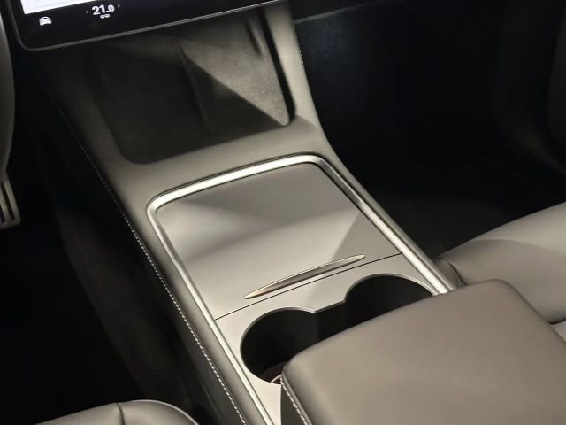 Tesla Model Y AWD Performance