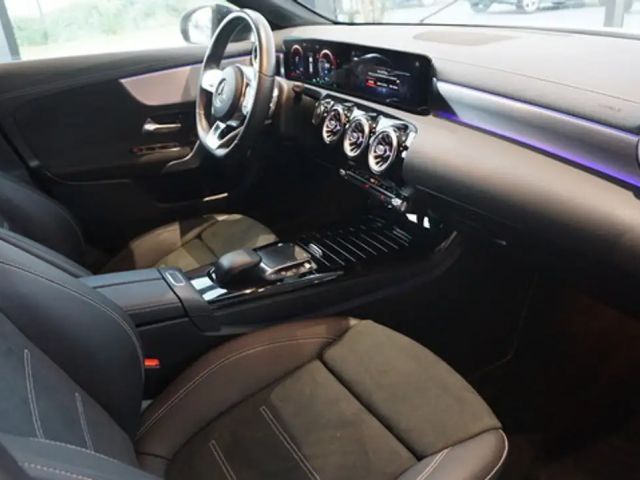 Mercedes-Benz CLA 250 AUTOMATIK+LEDER+NAVI+LED+DIGITALER TACHO
