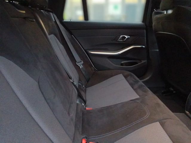 BMW 320 320d M-Sport Touring