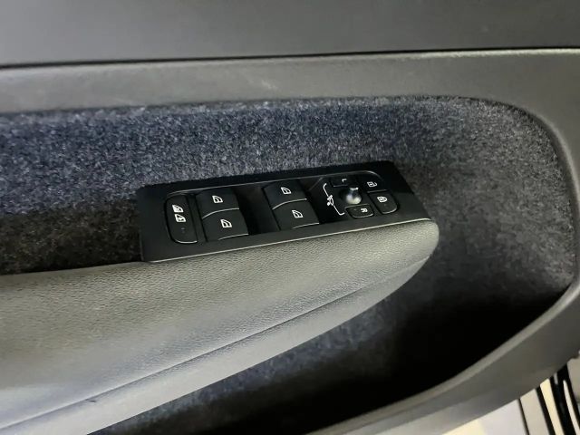 Volvo XC40 Core Recharge T4