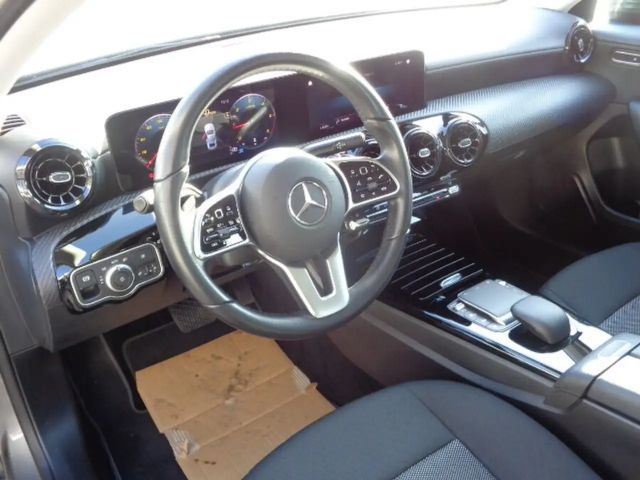 Mercedes-Benz A 180 A 180 d