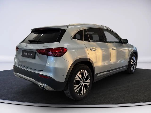 Mercedes-Benz GLA 200 4MATIC GLA 200 d