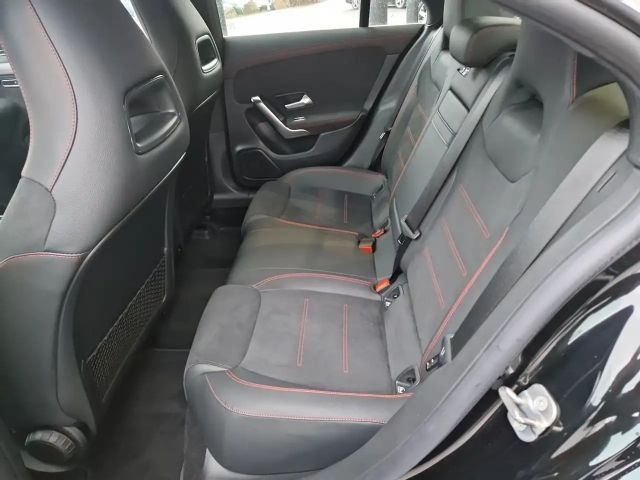 Mercedes-Benz CLA 200 AMG Line Coupé