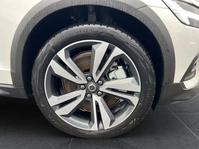 Volvo V60 Cross Country AWD Plus