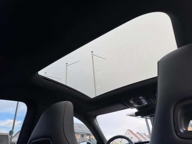 Mercedes-Benz CLA 200 AMG Line Coupé Sedan