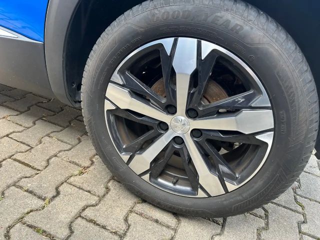 Peugeot 3008 1.2 PureTechRoad Trip Tempomat+LED+SHZ+NAVI