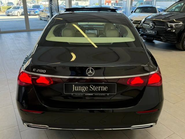 Mercedes-Benz E 200 AVANTGARDE Sedan