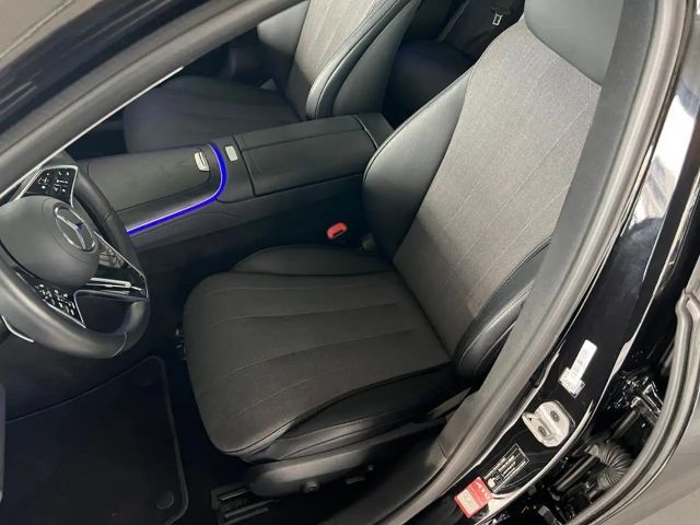 Mercedes-Benz E 200 AVANTGARDE Sedan