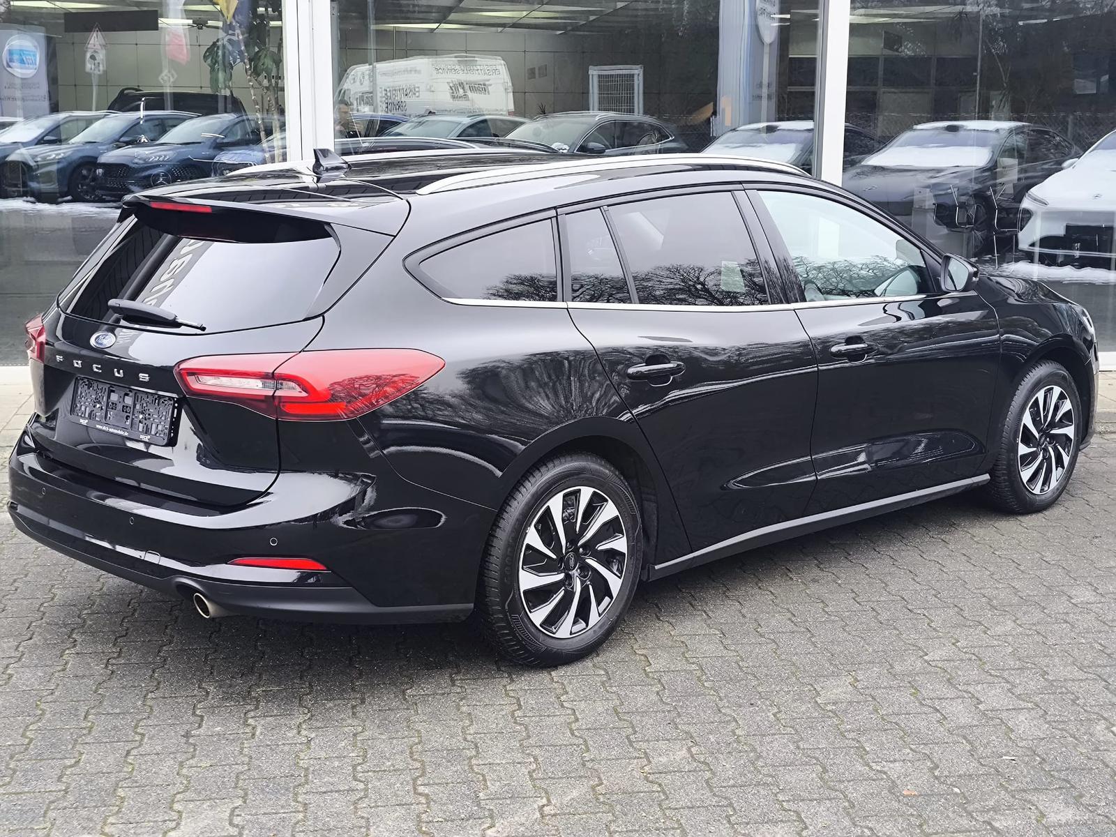 Ford Focus Tur 1.0 Titan >NAVI+LED+SHZ+TEMP+DAB+PDC+