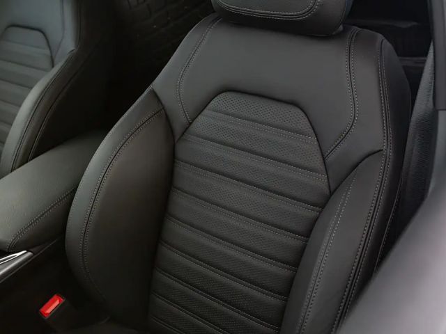 Alfa Romeo Giulia AT8 Q4