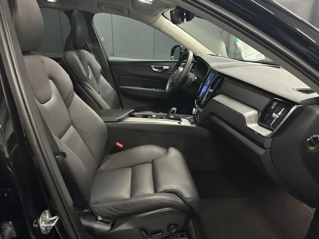 Volvo XC60 AWD Dark Plus