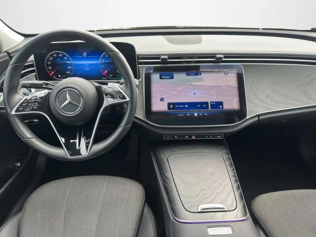 Mercedes-Benz E 200 AVANTGARDE Sedan