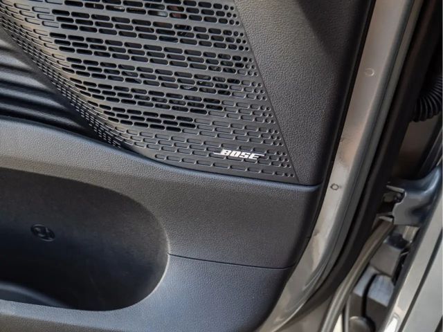 Hyundai Staria Signature