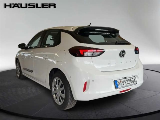 Opel Corsa mit Allwetterreifen Kamera CarPlay